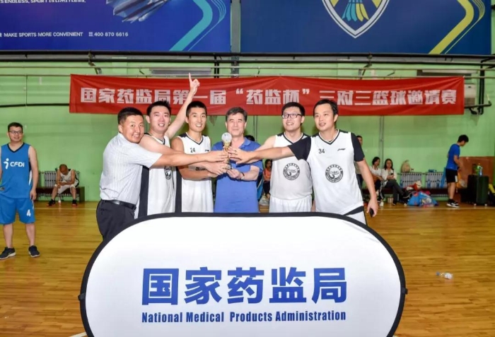 中国健康传媒集团的“健康传媒集团”队获得男子组冠军。王国庆 摄.jpg