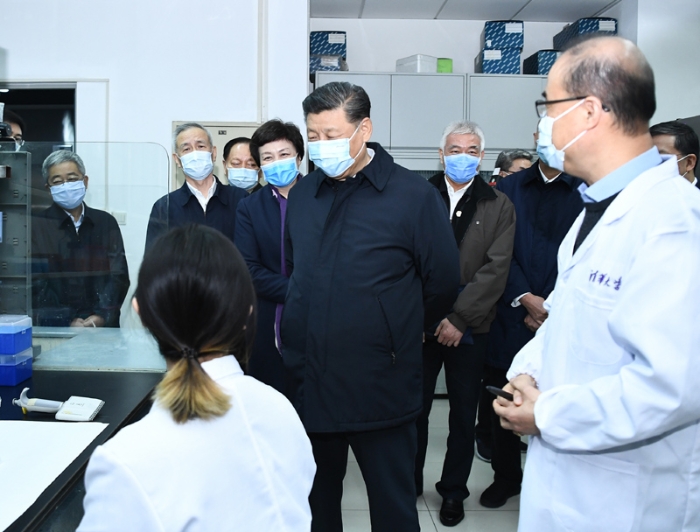 3月2日，中共中央总书记、国家主席、中央军委主席习近平在北京考察新冠肺炎防控科研攻关工作。