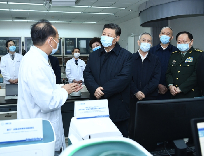 3月2日，中共中央总书记、国家主席、中央军委主席习近平在北京考察新冠肺炎防控科研攻关工作。