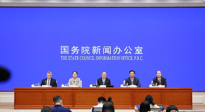 国务院政策例行吹风会：提高新冠病毒检测能力有关情况