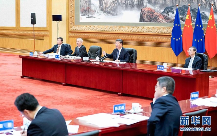 　　9月14日晚，国家主席习近平在北京同欧盟轮值主席国德国总理默克尔、欧洲理事会主席米歇尔、欧盟委员会主席冯德莱恩共同举行会晤，会晤以视频方式举行。 