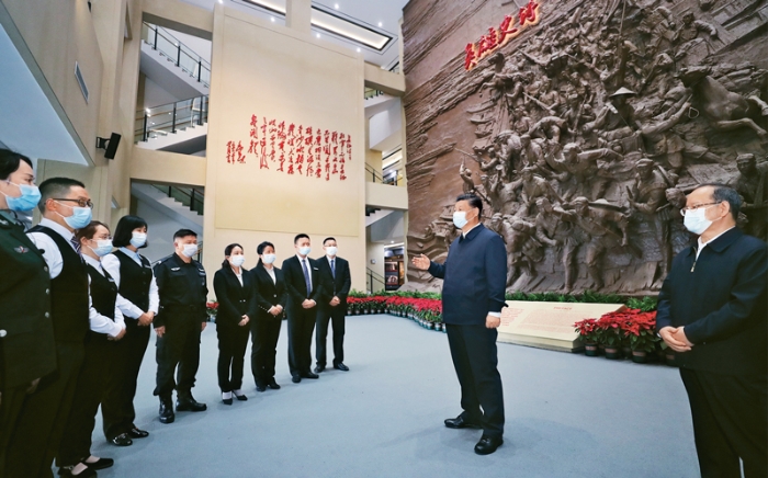 2021年4月25日至27日,中共中央总书记、国家主席、中央军委主席习近平在广西考察。这是25日上午,习近平在桂林市全州县,参观红军长征湘江战役纪念馆时,同工作人员亲切交谈。新华社记者鞠鹏/摄 2021年4月25日至27日,中共中央总书记、国家主席、中央军委主席习近平在广西考察。这是25日上午,习近平在桂林市全州县,参观红军长征湘江战役纪念馆时,同工作人员亲切交谈。新华社记者鞠鹏/摄