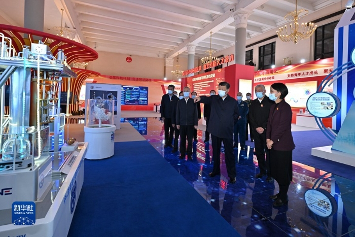 10月26日,中共中央总书记、国家主席、中央军委主席习近平在北京展览馆参观国家“十三五”科技创新成就展。 新华社记者 李学仁 摄 10月26日,中共中央总书记、国家主席、中央军委主席习近平在北京展览馆参观国家“十三五”科技创新成就展。 新华社记者 李学仁 摄