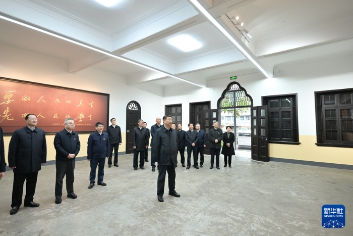 3月18日至21日，中共中央总书记、国家主席、中央军委主席习近平在湖南考察。这是18日下午，习近平在湖南第一师范学院（城南书院校区）考察。新华社记者 谢环驰 摄