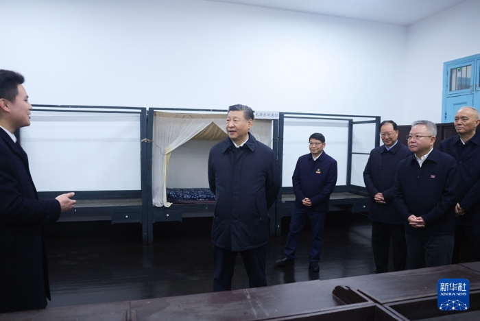 3月18日至21日，中共中央总书记、国家主席、中央军委主席习近平在湖南考察。这是18日下午，习近平在湖南第一师范学院（城南书院校区）考察。新华社记者 鞠鹏 摄