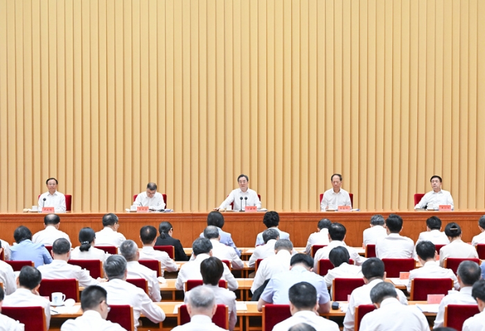7月22日,全国基础教育工作会议在北京召开。中共中央政治局常委、国务院副总理丁薛祥出席会议并讲话。新华社记者 高洁 摄 7月22日,全国基础教育工作会议在北京召开。中共中央政治局常委、国务院副总理丁薛祥出席会议并讲话。新华社记者 高洁 摄